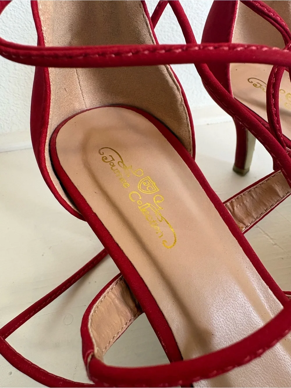 Journee Collection elegant red